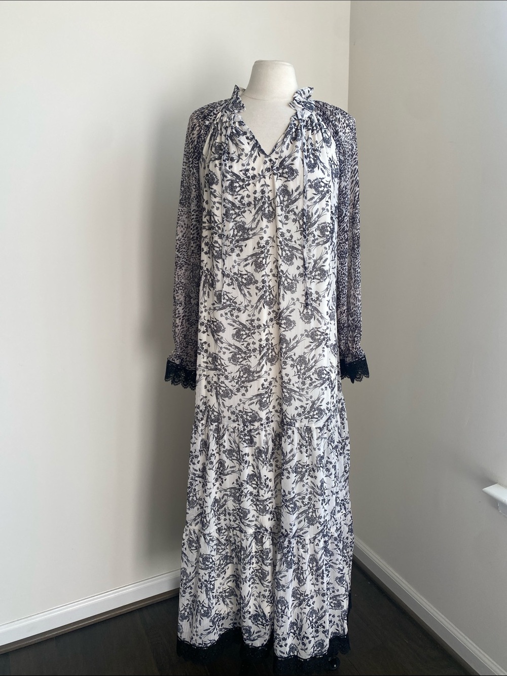 DESTINATION MATERNITY Maxi Dress 
Womens Size Large Floral Print